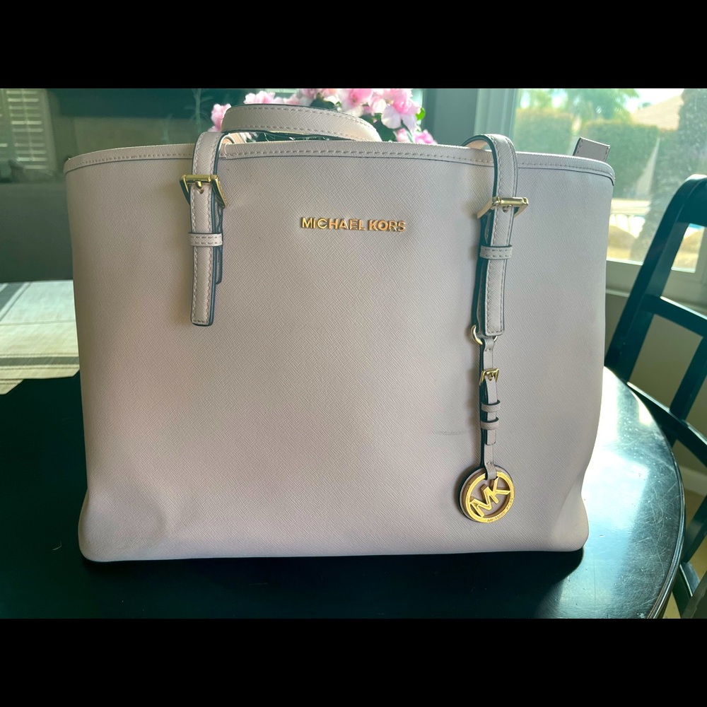 Michael Kors jet set tote bag in soft pink. Excellent condition.